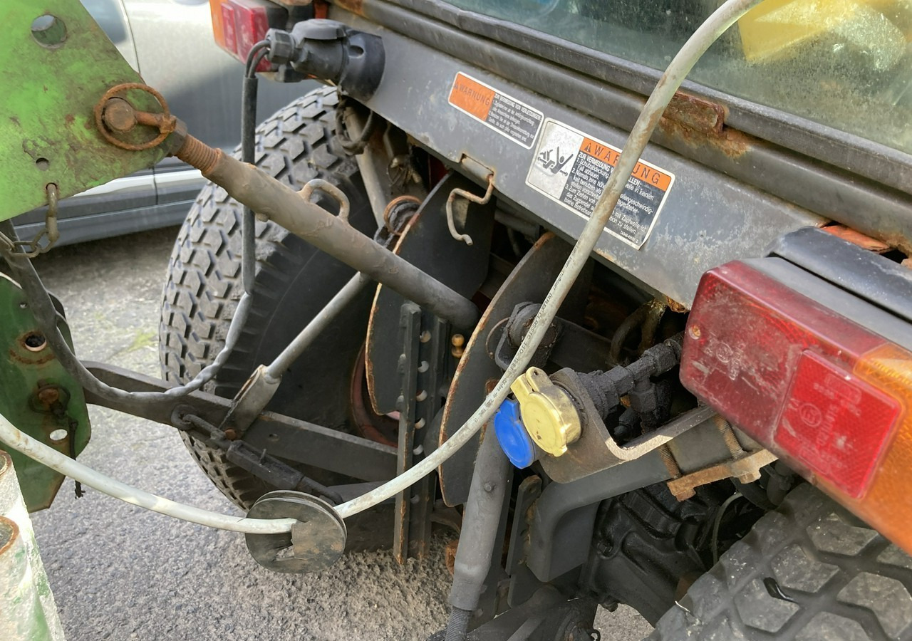 جرارات البلدية Inna Inny Traktor Kubota 4X4 B 3030 Odśnieżarka posypywarka Pług 2011: صور 10
