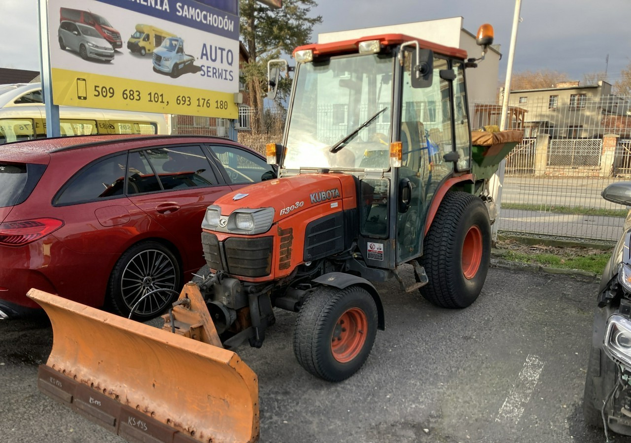 Inna Inny Traktor Kubota 4X4 B 3030 Odśnieżarka posypywarka Pług 2011 - جرارات البلدية: صور 1 Inna Inny Traktor Kubota 4X4 B 3030 Odśnieżarka posypywarka Pług 2011 - جرارات البلدية: صور 1