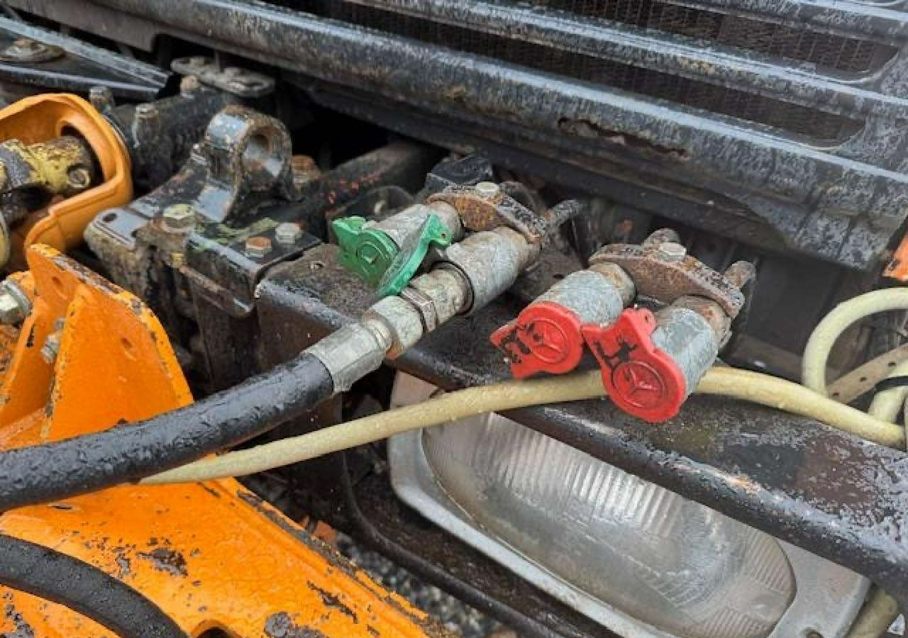 Inna Inny Unimog 1400 4X4 Kosiarka bijakowa teleskopowa - سيارة بلدية: صور 4 Inna Inny Unimog 1400 4X4 Kosiarka bijakowa teleskopowa - سيارة بلدية: صور 4