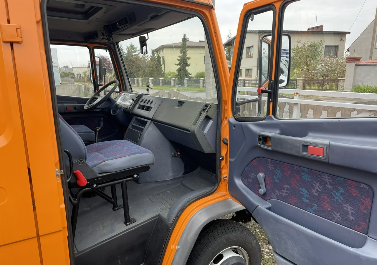 Mercedes-Benz Inny Mercedes-Benz Vario 614 Brygadówka skrzynia plandeka 6-oso doka dokka 2004 - شاحنة ستارة: صور 3 Mercedes-Benz Inny Mercedes-Benz Vario 614 Brygadówka skrzynia plandeka 6-oso doka dokka 2004 - شاحنة ستارة: صور 3
