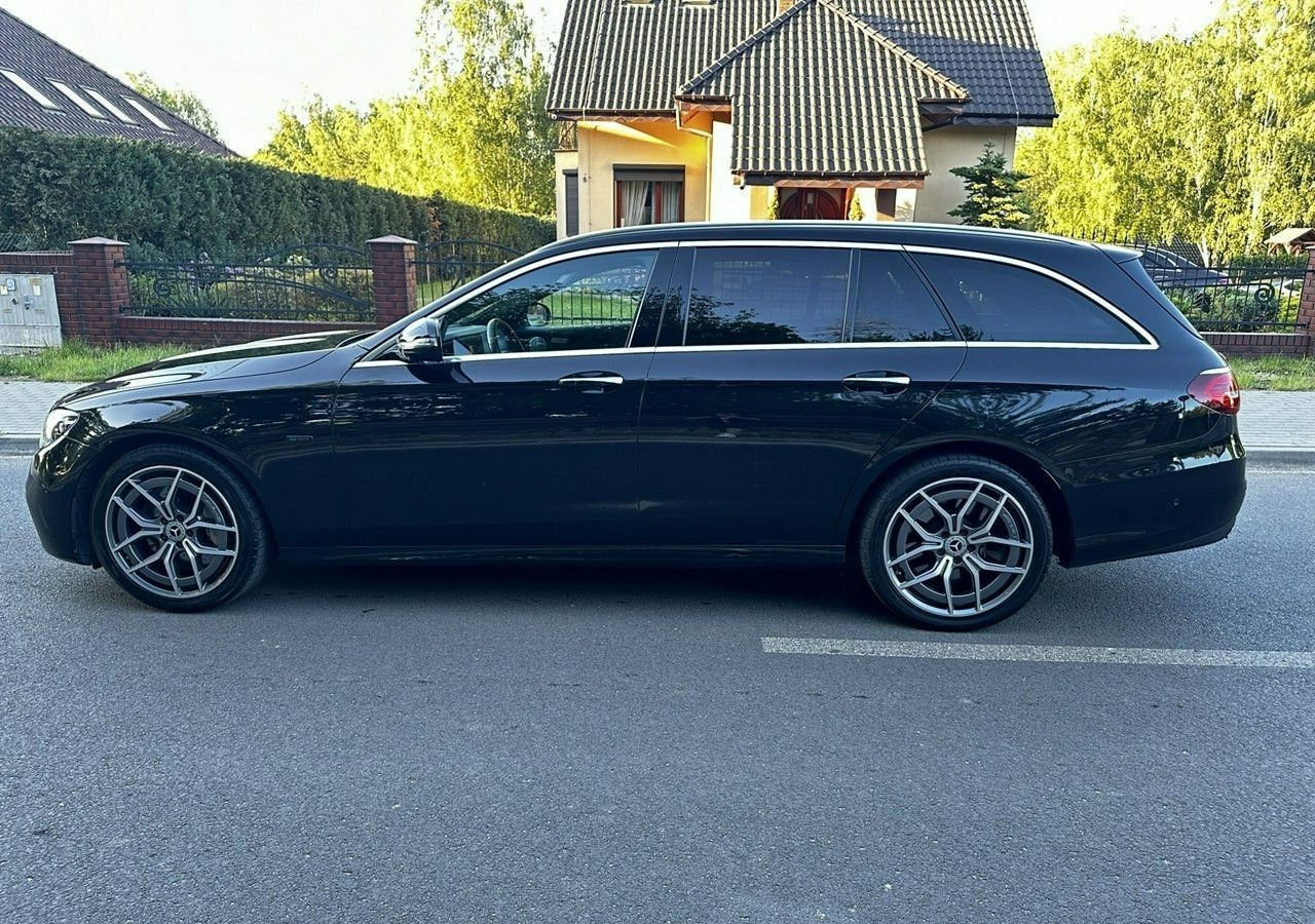 Mercedes-Benz Klasa E E300de 2.0Diesel Hybrid Plug-in zasięg 50km AMG Premium+ Faktura Vat - سيارة: صور 5 Mercedes-Benz Klasa E E300de 2.0Diesel Hybrid Plug-in zasięg 50km AMG Premium+ Faktura Vat - سيارة: صور 5