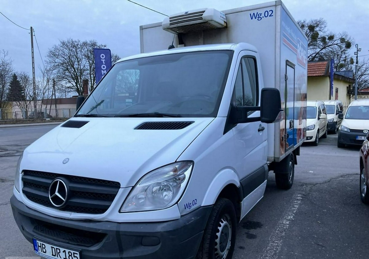 Mercedes-Benz Sprinter Chłodnia THERMO KING Gastronomiczny Food Truck Foodtruck 2011 - الشاحنات الصغيرة المبردة: صور 4 Mercedes-Benz Sprinter Chłodnia THERMO KING Gastronomiczny Food Truck Foodtruck 2011 - الشاحنات الصغيرة المبردة: صور 4