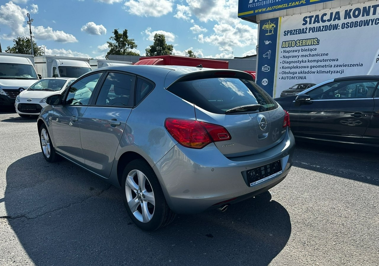 Opel Astra H Opel Astra 1.4-140KM Nowy silnik świeżo sprowadzony 2012 - هاتشباك: صور 4 Opel Astra H Opel Astra 1.4-140KM Nowy silnik świeżo sprowadzony 2012 - هاتشباك: صور 4