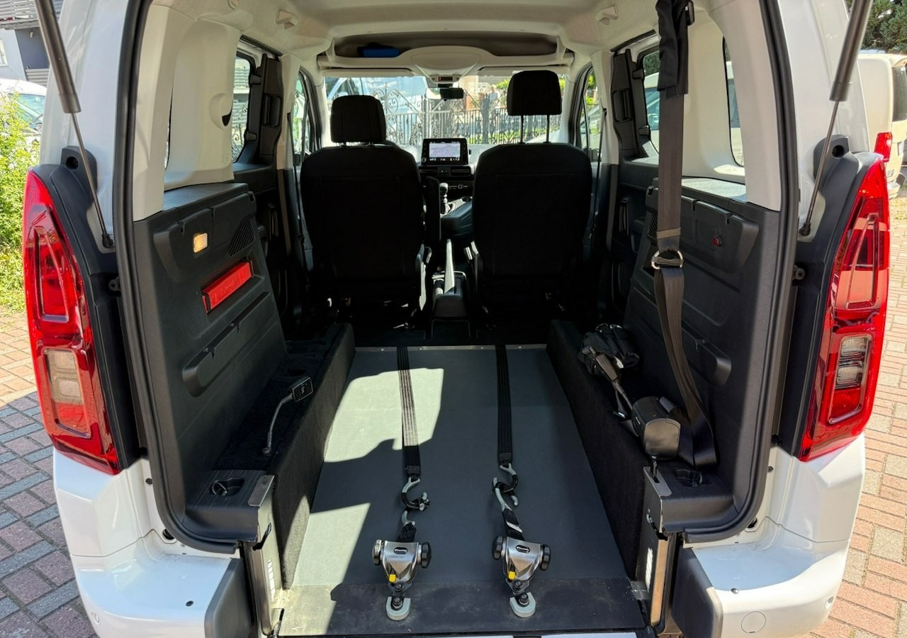 Opel Combo IV Opel Combo Life Niepełnosprawnych inwalida Rampa 32105 km Model 2022 - سيارة: صور 4 Opel Combo IV Opel Combo Life Niepełnosprawnych inwalida Rampa 32105 km Model 2022 - سيارة: صور 4