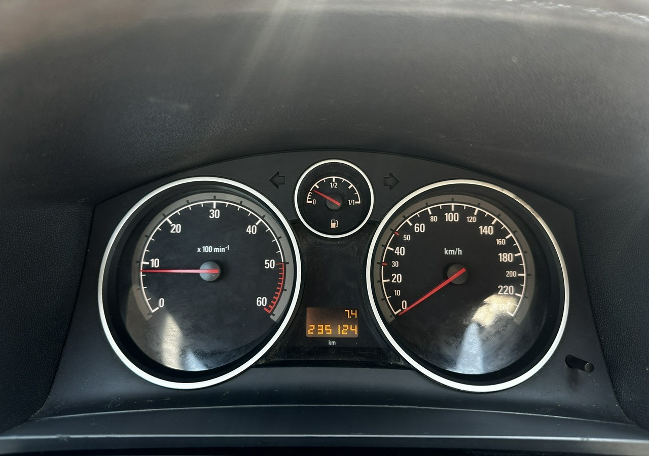 Opel Zafira B Opel Zafira do przewozu osób Niepełnosprawnych inwalida rampa - سيارة: صور 5 Opel Zafira B Opel Zafira do przewozu osób Niepełnosprawnych inwalida rampa - سيارة: صور 5