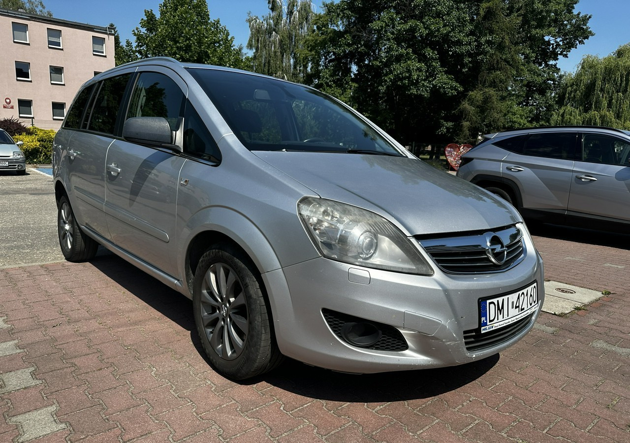 Opel Zafira B Opel Zafira do przewozu osób Niepełnosprawnych inwalida rampa - سيارة: صور 3 Opel Zafira B Opel Zafira do przewozu osób Niepełnosprawnych inwalida rampa - سيارة: صور 3