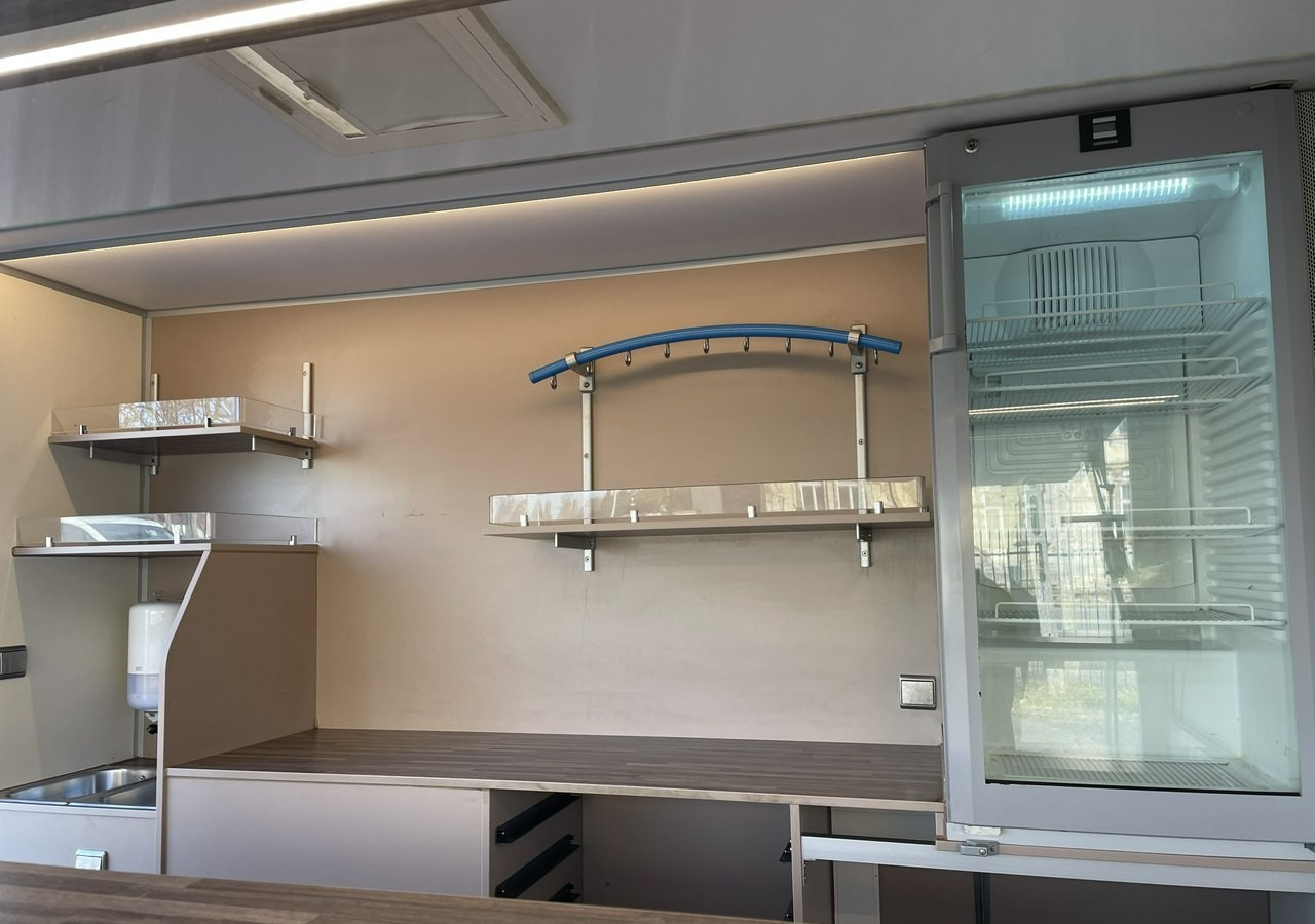 شاحنات طعام Renault Master Autosklep wędlin Gastronomiczny Food Truck Foodtruck Sklep Borco 201: صور 6 شاحنات طعام Renault Master Autosklep wędlin Gastronomiczny Food Truck Foodtruck Sklep Borco 201: صور 6