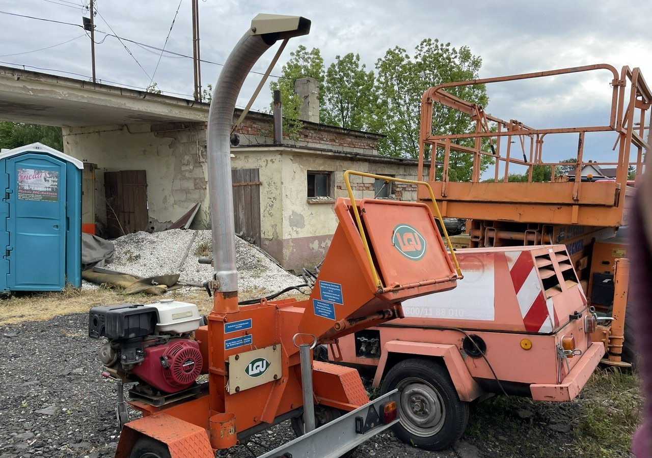 Renault Trafic Rębak LGU MAXI I-10M Rozdrabniacz rębak do gałęzi drewna spalinowy - ماكينة تقطيع الأغصان: صور 4 Renault Trafic Rębak LGU MAXI I-10M Rozdrabniacz rębak do gałęzi drewna spalinowy - ماكينة تقطيع الأغصان: صور 4