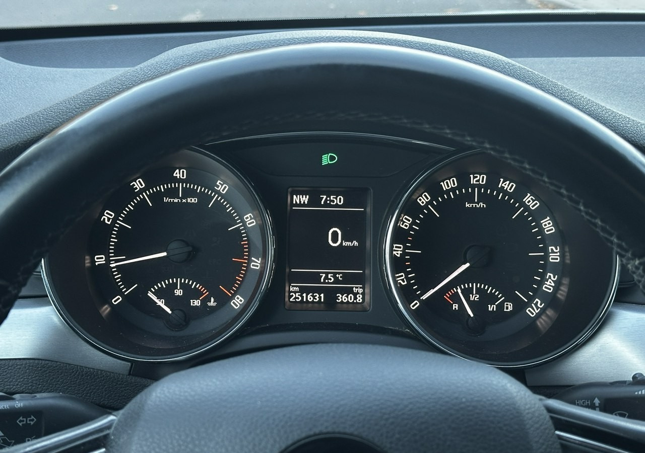 سيارة ستيشن Skoda Superb II Skoda Superb 1.8TSI 160KM LPG PRINS 2035 KLIMA NAVI PDC XENON 2015: صور 19 سيارة ستيشن Skoda Superb II Skoda Superb 1.8TSI 160KM LPG PRINS 2035 KLIMA NAVI PDC XENON 2015: صور 19