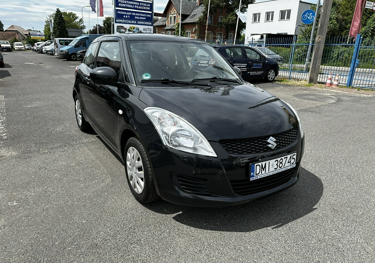 Suzuki Swift V Suzuki Swift 1.2-94KM Klima Model 2012 - هاتشباك: صور 1 Suzuki Swift V Suzuki Swift 1.2-94KM Klima Model 2012 - هاتشباك: صور 1
