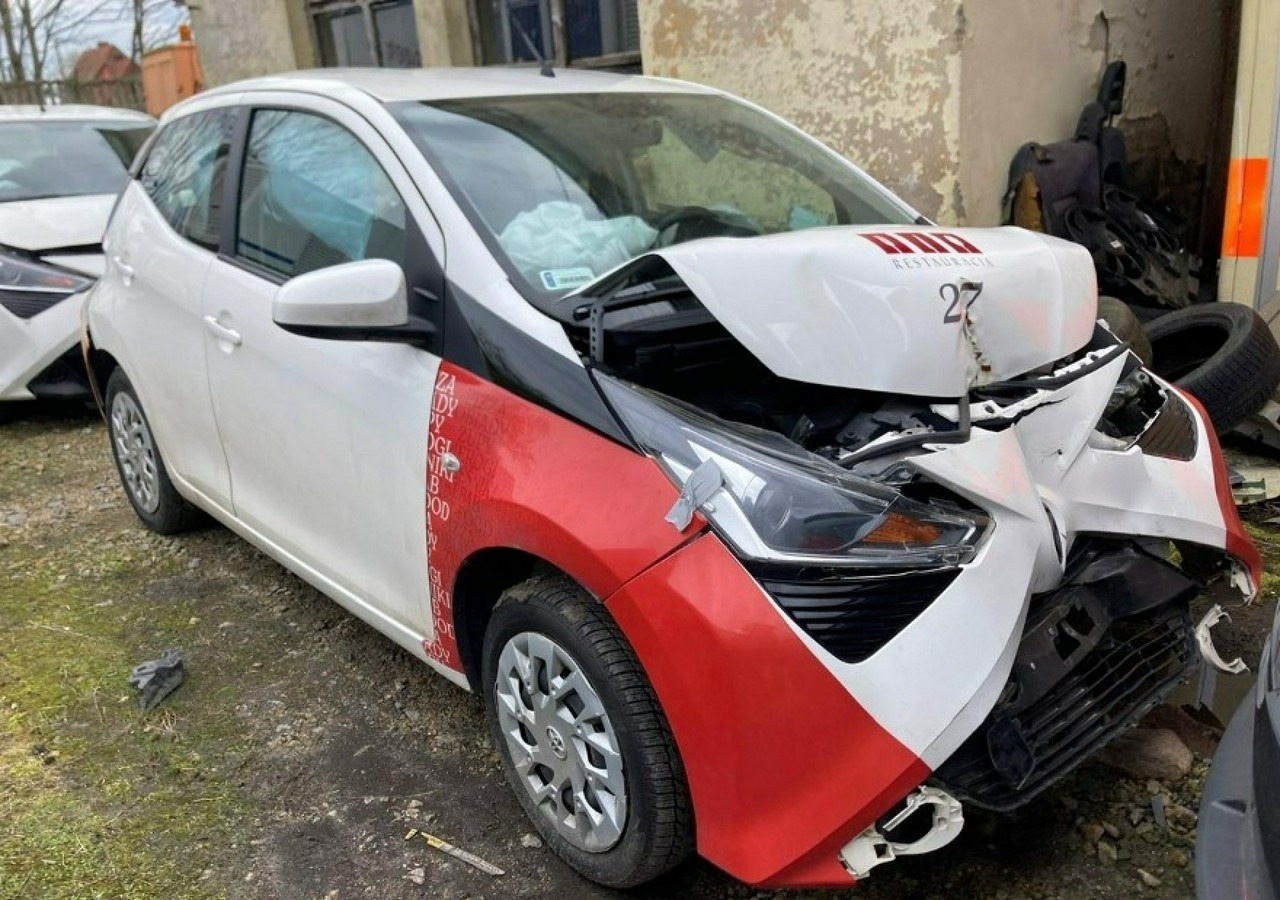Toyota Aygo II Aygo 1.0-16V Klima Salon PL 2021 Bezyna + LPG - هاتشباك: صور 1 Toyota Aygo II Aygo 1.0-16V Klima Salon PL 2021 Bezyna + LPG - هاتشباك: صور 1