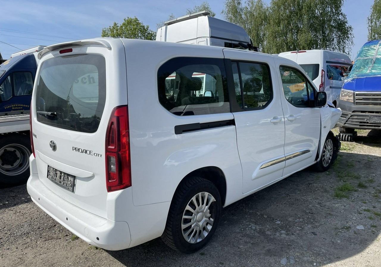 Toyota ProAce Proace City Verso Toyota Proace City Verso Long 1.5 D-4D Business 2021Salon - سيارة: صور 2 Toyota ProAce Proace City Verso Toyota Proace City Verso Long 1.5 D-4D Business 2021Salon - سيارة: صور 2