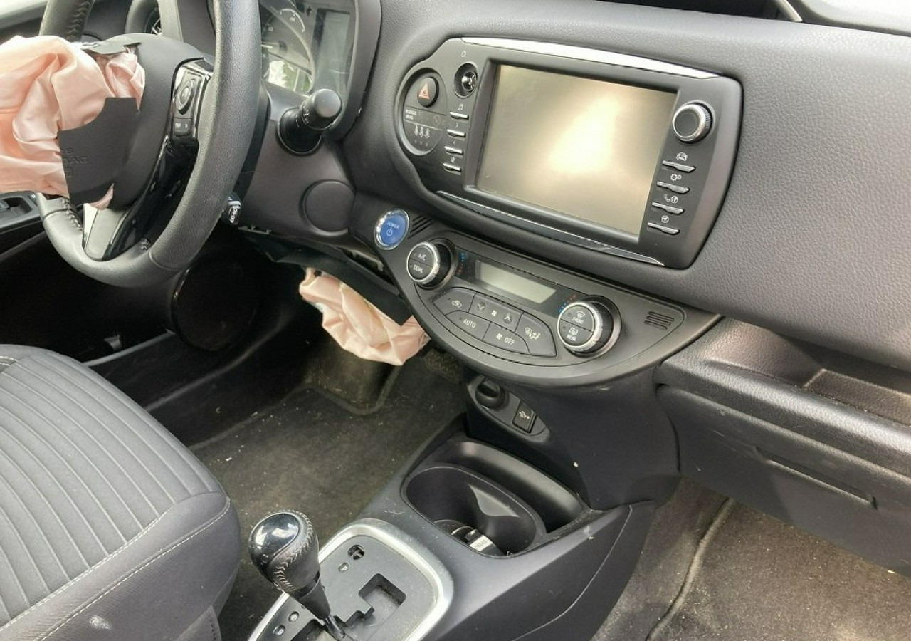 Toyota Yaris III Toyota Yaris Hybrid 1.5 VVT-i Y20 Model 2019 Salon PL - هاتشباك: صور 3 Toyota Yaris III Toyota Yaris Hybrid 1.5 VVT-i Y20 Model 2019 Salon PL - هاتشباك: صور 3