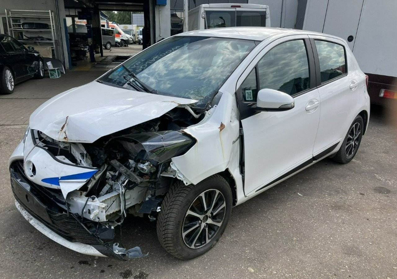 Toyota Yaris III Toyota Yaris Hybrid 1.5 VVT-i Y20 Model 2019 Salon PL - هاتشباك: صور 5 Toyota Yaris III Toyota Yaris Hybrid 1.5 VVT-i Y20 Model 2019 Salon PL - هاتشباك: صور 5