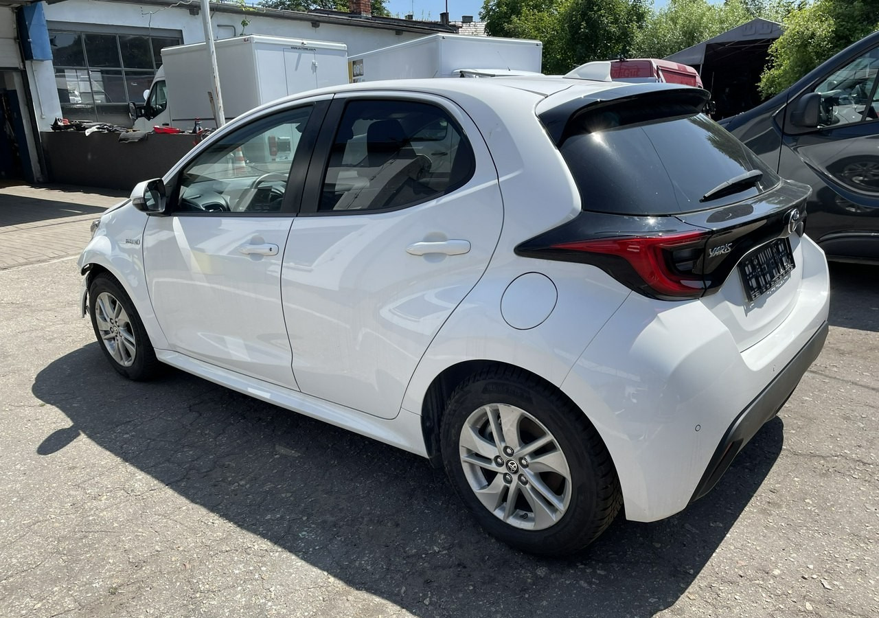 Toyota Yaris IV Toyota Yaris Hybrid 1.5 Active Salon PL 2021 FV 23% - هاتشباك: صور 2 Toyota Yaris IV Toyota Yaris Hybrid 1.5 Active Salon PL 2021 FV 23% - هاتشباك: صور 2