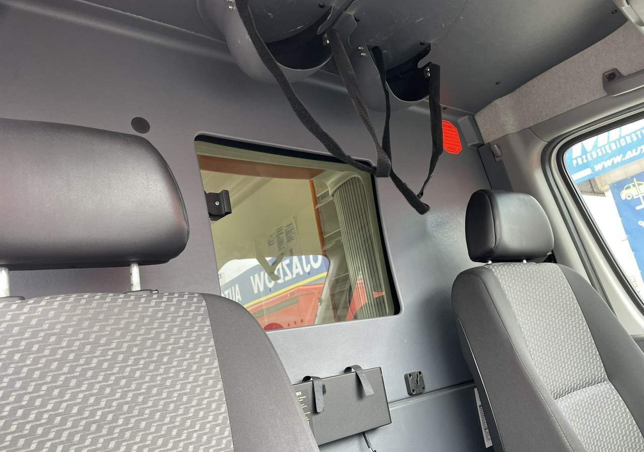 سيارة إسعاف Volkswagen Crafter Crafter 2.0-163KM Karetka Ambulans Wyposażony Model 2016: صور 15