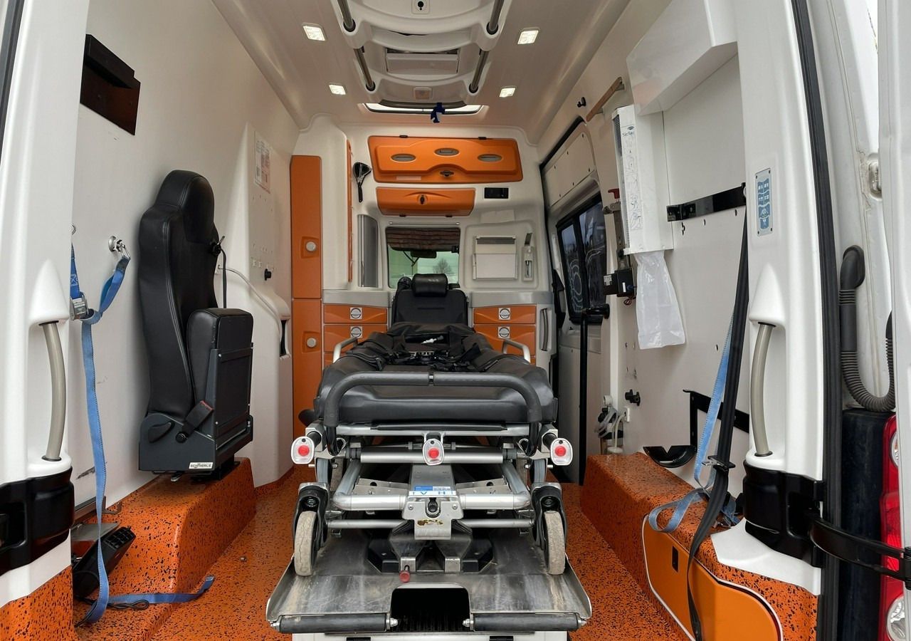 سيارة إسعاف Volkswagen Crafter Crafter 2.0-163KM Karetka Ambulans Wyposażony Model 2016: صور 16
