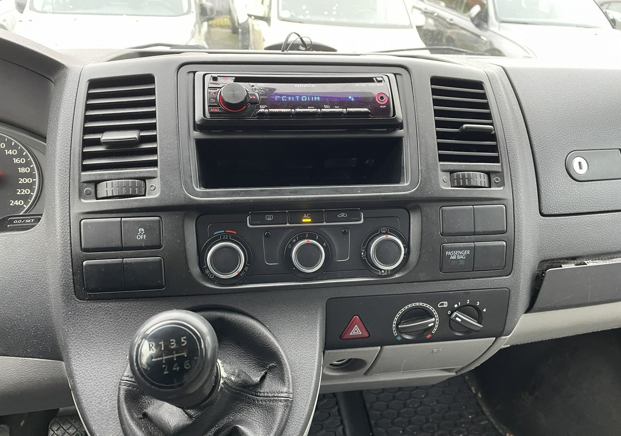 Volkswagen Transporter T5 Transporter T5 Lift 2.0 Tdi 9-osob Klima 2011 - سيارة: صور 5 Volkswagen Transporter T5 Transporter T5 Lift 2.0 Tdi 9-osob Klima 2011 - سيارة: صور 5