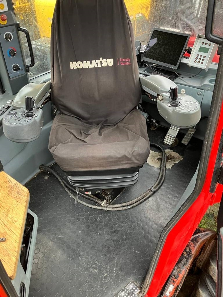 شاحنات نقل الأخشاب في الغابات Komatsu 840TX: صور 6 شاحنات نقل الأخشاب في الغابات Komatsu 840TX: صور 6