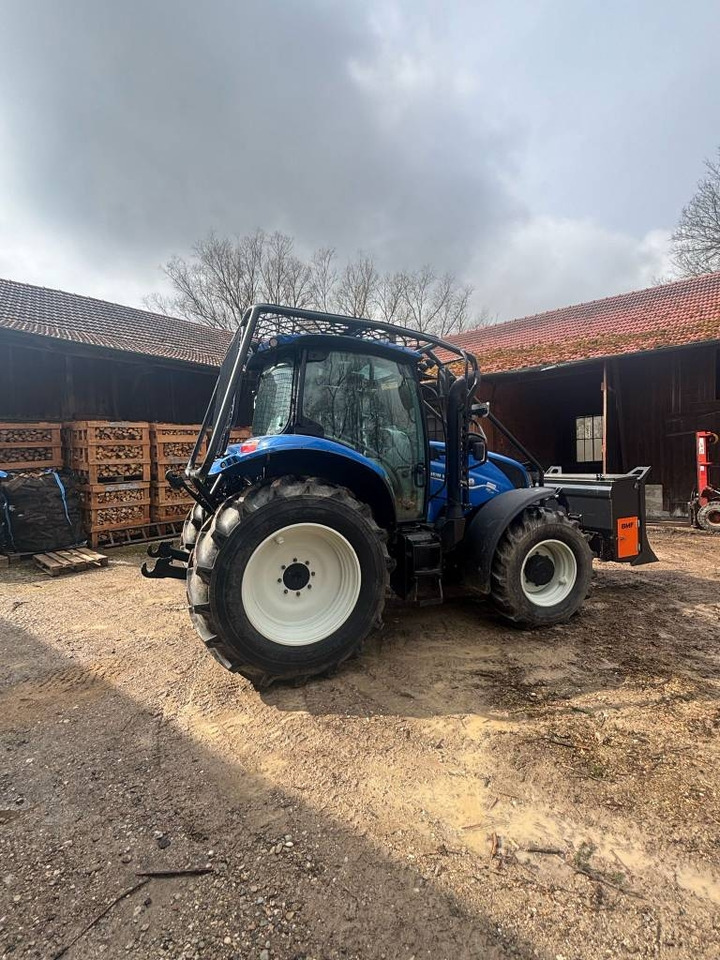 New Holland T5.110 AutoCommand - جرار أعمال الحراجة: صور 4 New Holland T5.110 AutoCommand - جرار أعمال الحراجة: صور 4