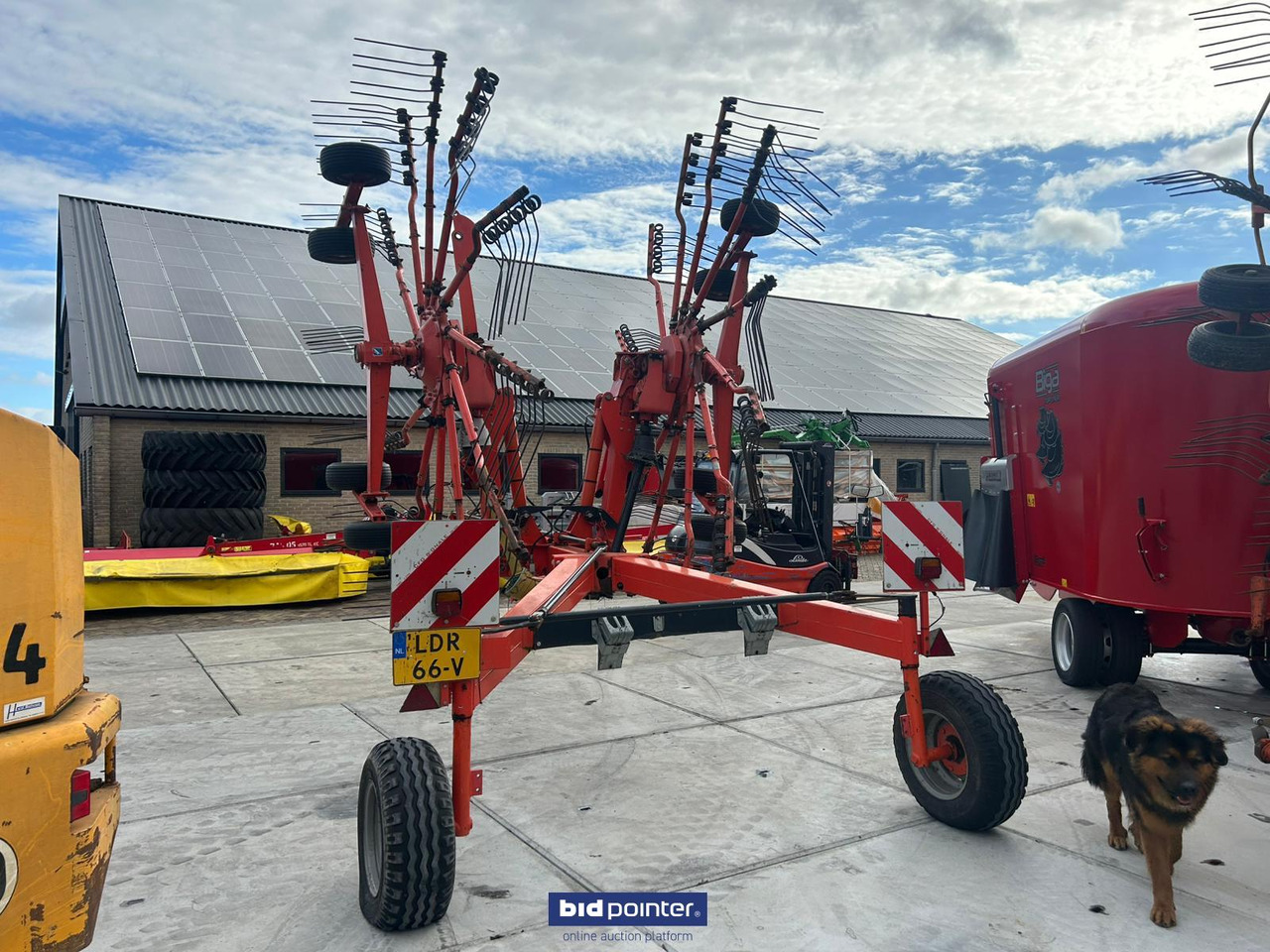 Kuhn GA8121 - لمّامَة القش: صور 5 Kuhn GA8121 - لمّامَة القش: صور 5