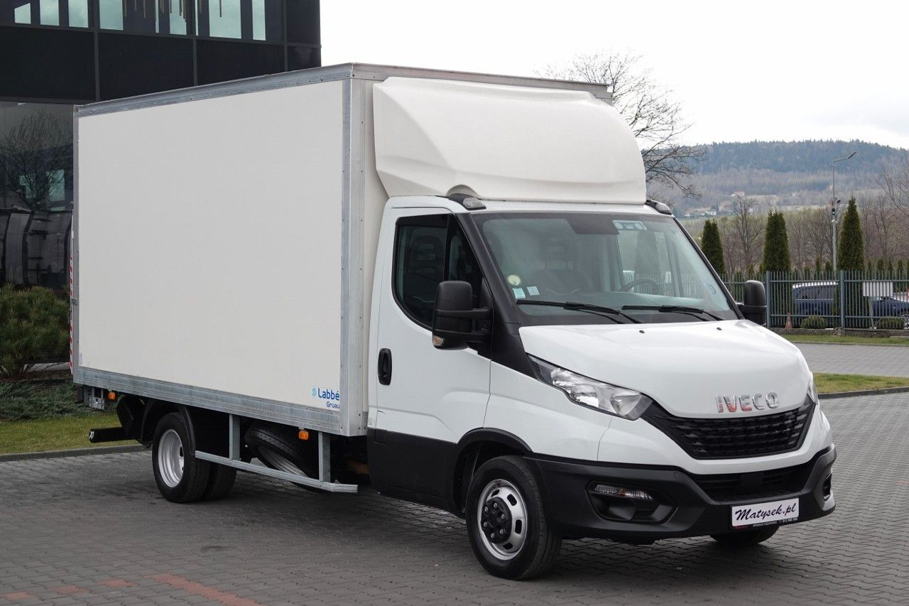 Iveco DAILY 3.0 / KONTENER-FURGON / WINDA 750 KG / DMC - الشاحنات الصغيرة المبردة: صور 2 Iveco DAILY 3.0 / KONTENER-FURGON / WINDA 750 KG / DMC - الشاحنات الصغيرة المبردة: صور 2