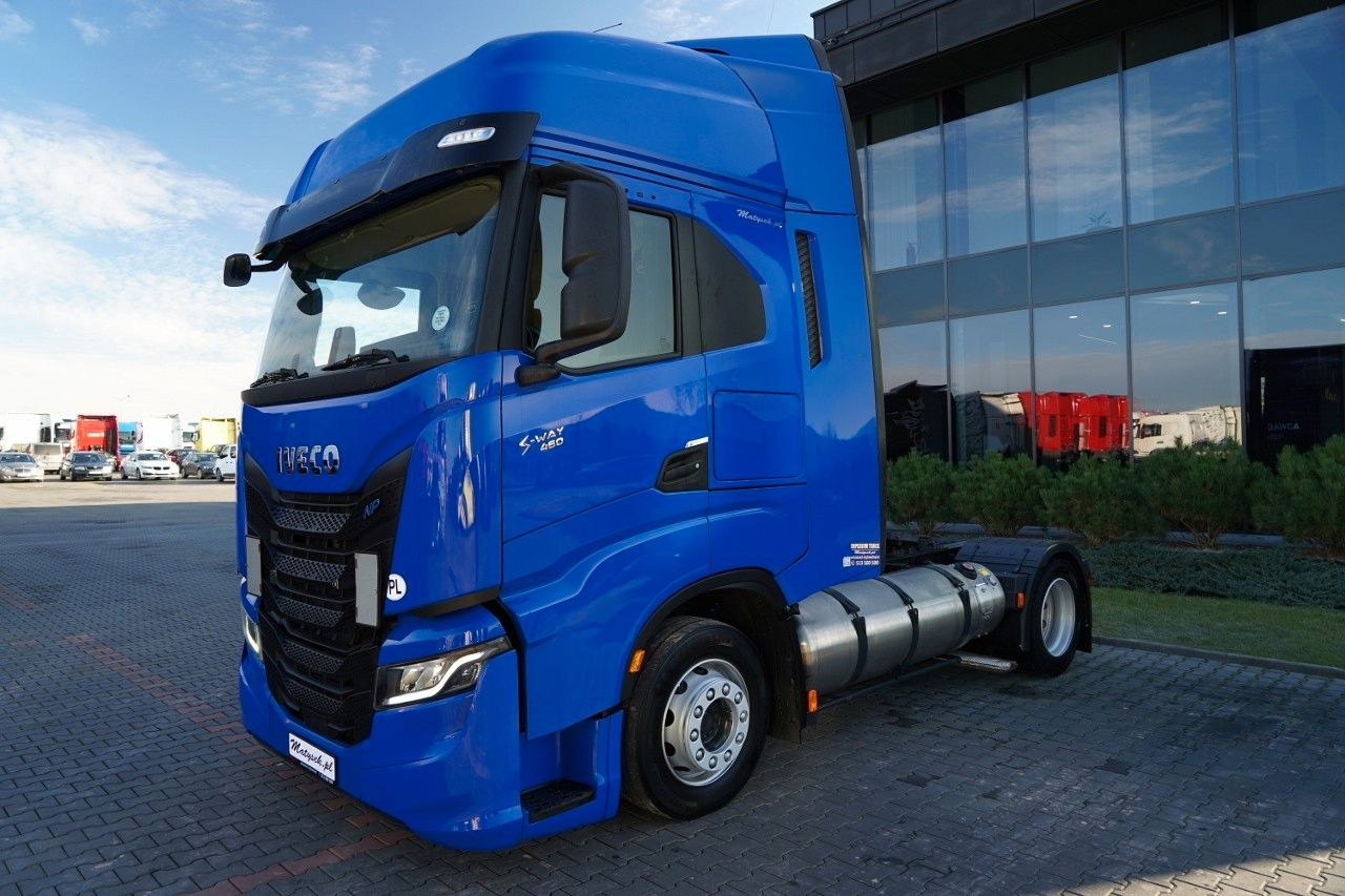 Iveco S-WAY / 460 / RETARDER / LNG / MEGA / LOW DECK - شاحنة جرار: صور 3 Iveco S-WAY / 460 / RETARDER / LNG / MEGA / LOW DECK - شاحنة جرار: صور 3