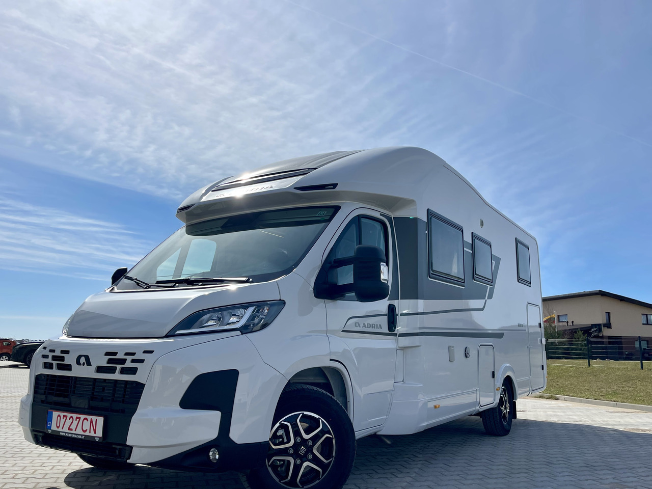 ADRIA Matrix 670 SL - موتر هوم شبه متكامل: صور 1 ADRIA Matrix 670 SL - موتر هوم شبه متكامل: صور 1