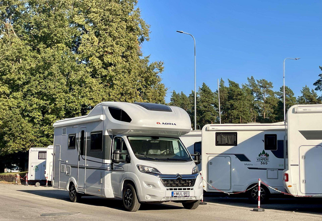 Adria Coral XL 650DK - موتر هوم سقف عالي: صور 1 Adria Coral XL 650DK - موتر هوم سقف عالي: صور 1