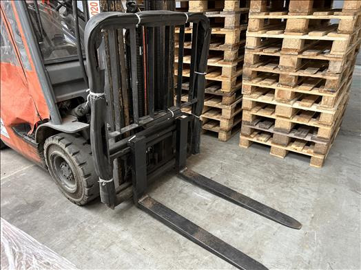 Toyota 8FGF18 Forklift truck - رافعة شوكية تعمل بالغاز: صور 4 Toyota 8FGF18 Forklift truck - رافعة شوكية تعمل بالغاز: صور 4