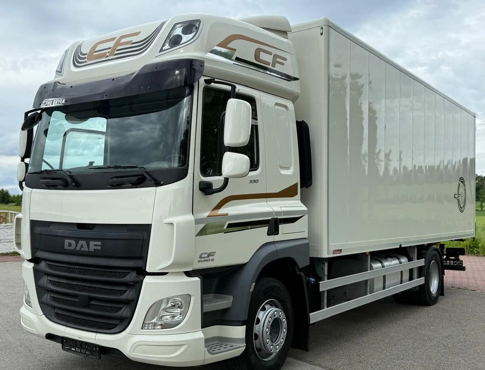 DAF CF 330/10.2017/KONTENER MEBLOWY/IZOTERMA/WINDA/18 PALET/E6/NISKI PRZEBIEG/Z NIEMIEC/JAK NOWY/DUŻY SILNIK 10 837cm3// - بصندوق مغلق شاحنة: صور 1 DAF CF 330/10.2017/KONTENER MEBLOWY/IZOTERMA/WINDA/18 PALET/E6/NISKI PRZEBIEG/Z NIEMIEC/JAK NOWY/DUŻY SILNIK 10 837cm3// - بصندوق مغلق شاحنة: صور 1