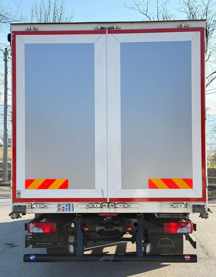 MAN TGM 15.290/E6/FIRANKA/BURTO-FIRANKA/SZKOŁA JAZDY/MAŁY ROZSTAW OSI/16PALET/WINDA/NISKI PRZEBIEG/2019/SERWISOWANY/JAK NOWY - شاحنة ستارة: صور 4 MAN TGM 15.290/E6/FIRANKA/BURTO-FIRANKA/SZKOŁA JAZDY/MAŁY ROZSTAW OSI/16PALET/WINDA/NISKI PRZEBIEG/2019/SERWISOWANY/JAK NOWY - شاحنة ستارة: صور 4