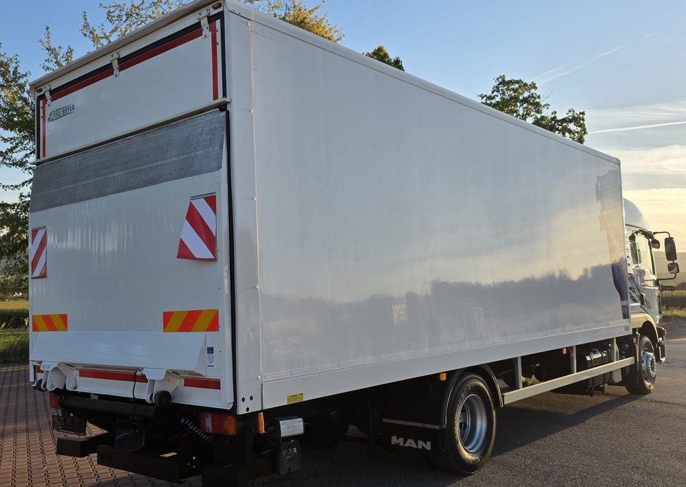 MAN TGM 15.290 / TGL / KONTENER / IZOTERMA / WINDA / KLIMA POSTOJOWA / 2019R / EURO 6 / PEŁEN SERWIS / 8200KG ŁADOWNOŚĆ / SPROWADZONY / ZADBANY / JAK NOWY / KSIĄŻKA SERWISOWA / E6 / 18 PALET - بصندوق مغلق شاحنة: صور 5 MAN TGM 15.290 / TGL / KONTENER / IZOTERMA / WINDA / KLIMA POSTOJOWA / 2019R / EURO 6 / PEŁEN SERWIS / 8200KG ŁADOWNOŚĆ / SPROWADZONY / ZADBANY / JAK NOWY / KSIĄŻKA SERWISOWA / E6 / 18 PALET - بصندوق مغلق شاحنة: صور 5