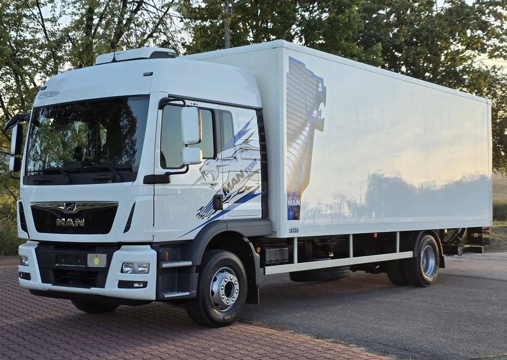 MAN TGM 15.290 / TGL / KONTENER / IZOTERMA / WINDA / KLIMA POSTOJOWA / 2019R / EURO 6 / PEŁEN SERWIS / 8200KG ŁADOWNOŚĆ / SPROWADZONY / ZADBANY / JAK NOWY / KSIĄŻKA SERWISOWA / E6 / 18 PALET - بصندوق مغلق شاحنة: صور 2 MAN TGM 15.290 / TGL / KONTENER / IZOTERMA / WINDA / KLIMA POSTOJOWA / 2019R / EURO 6 / PEŁEN SERWIS / 8200KG ŁADOWNOŚĆ / SPROWADZONY / ZADBANY / JAK NOWY / KSIĄŻKA SERWISOWA / E6 / 18 PALET - بصندوق مغلق شاحنة: صور 2