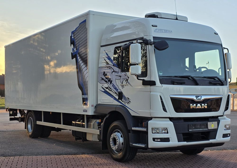 MAN TGM 15.290 / TGL / KONTENER / IZOTERMA / WINDA / KLIMA POSTOJOWA / 2019R / EURO 6 / PEŁEN SERWIS / 8200KG ŁADOWNOŚĆ / SPROWADZONY / ZADBANY / JAK NOWY / KSIĄŻKA SERWISOWA / E6 / 18 PALET - بصندوق مغلق شاحنة: صور 3 MAN TGM 15.290 / TGL / KONTENER / IZOTERMA / WINDA / KLIMA POSTOJOWA / 2019R / EURO 6 / PEŁEN SERWIS / 8200KG ŁADOWNOŚĆ / SPROWADZONY / ZADBANY / JAK NOWY / KSIĄŻKA SERWISOWA / E6 / 18 PALET - بصندوق مغلق شاحنة: صور 3