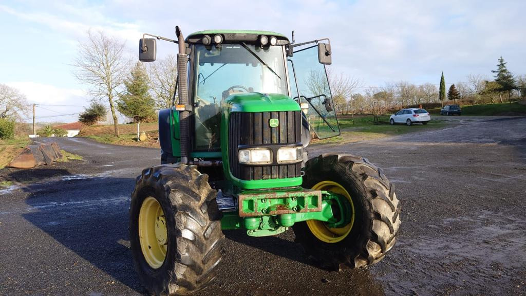 JOHN DEERE 6520 - الآلات والماكينات الزراعية: صور 3 JOHN DEERE 6520 - الآلات والماكينات الزراعية: صور 3