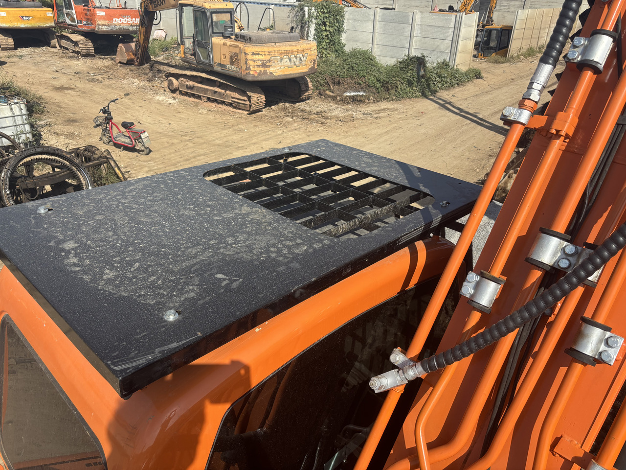 حفارات زحافة DOOSAN Korea imports doosan DX225: صور 6