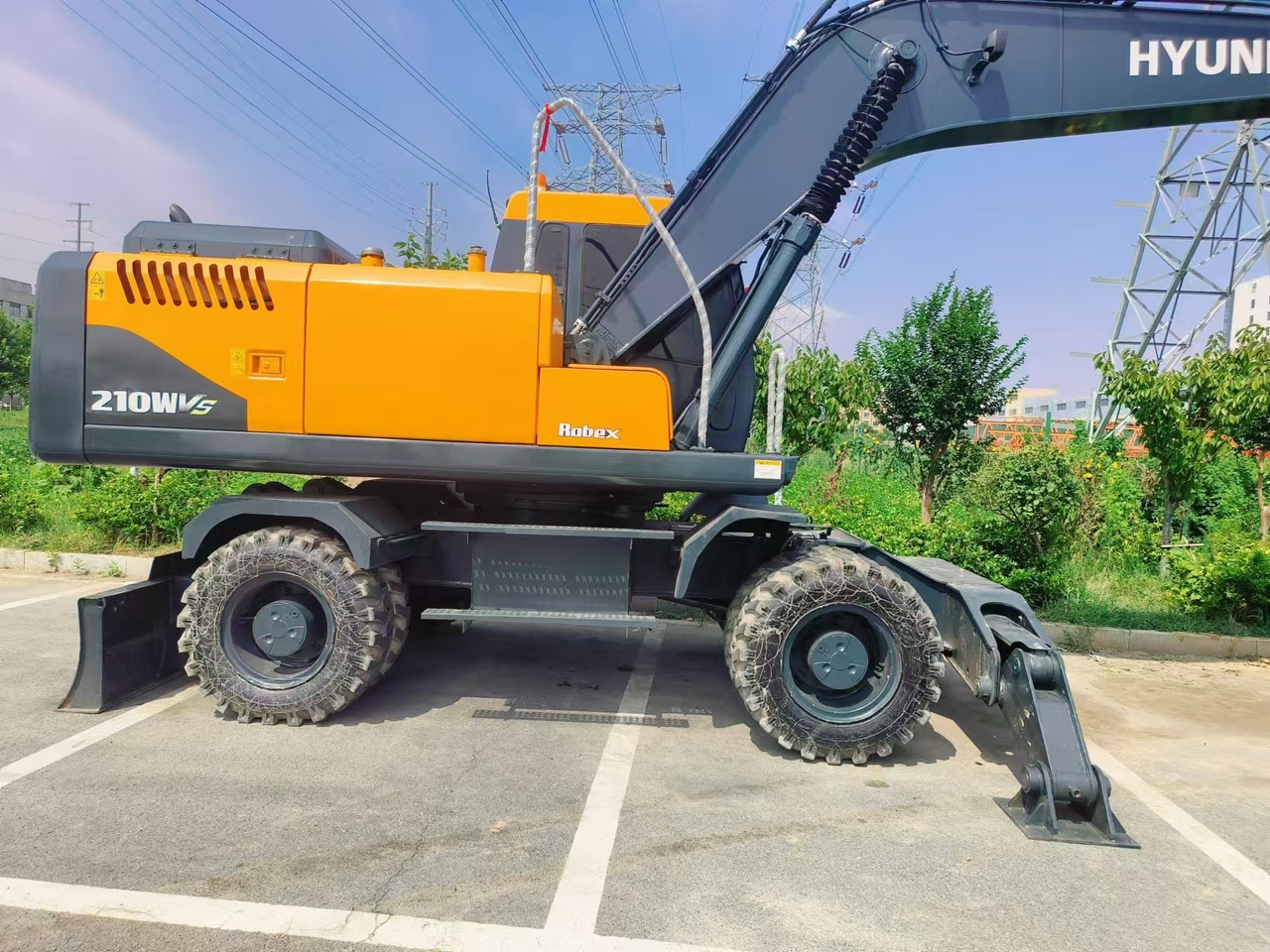 Hyundai Korea imports Hyundai 210 Wheel excavator - حفارة على عجلات: صور 3 Hyundai Korea imports Hyundai 210 Wheel excavator - حفارة على عجلات: صور 3
