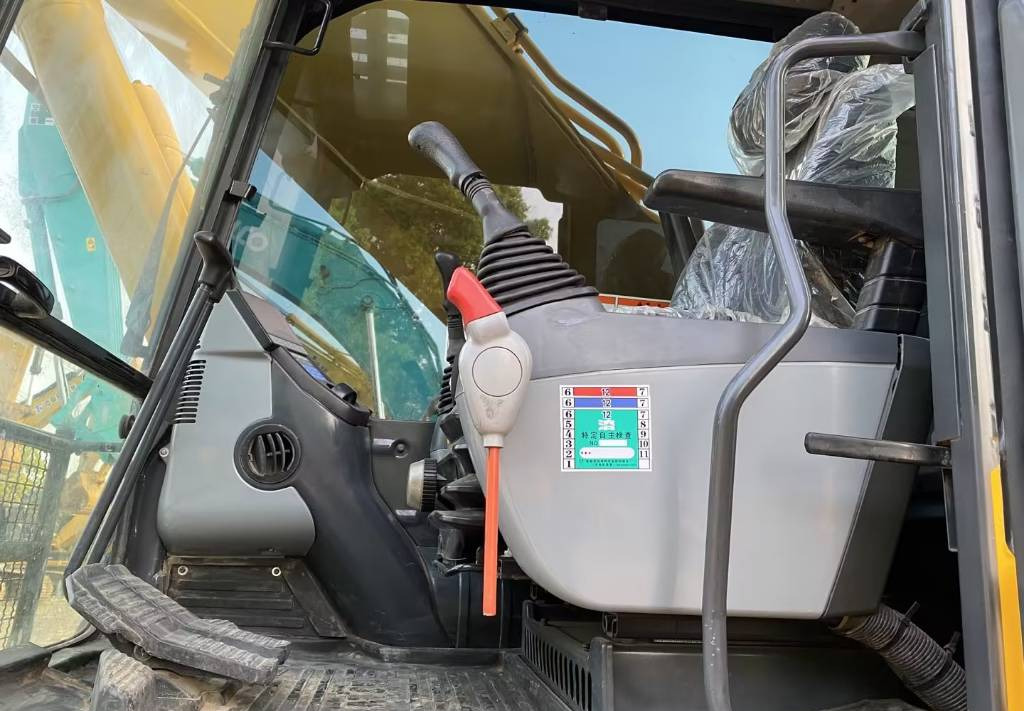 KOMATSU PC 450-8 - حفارات زحافة: صور 5 KOMATSU PC 450-8 - حفارات زحافة: صور 5