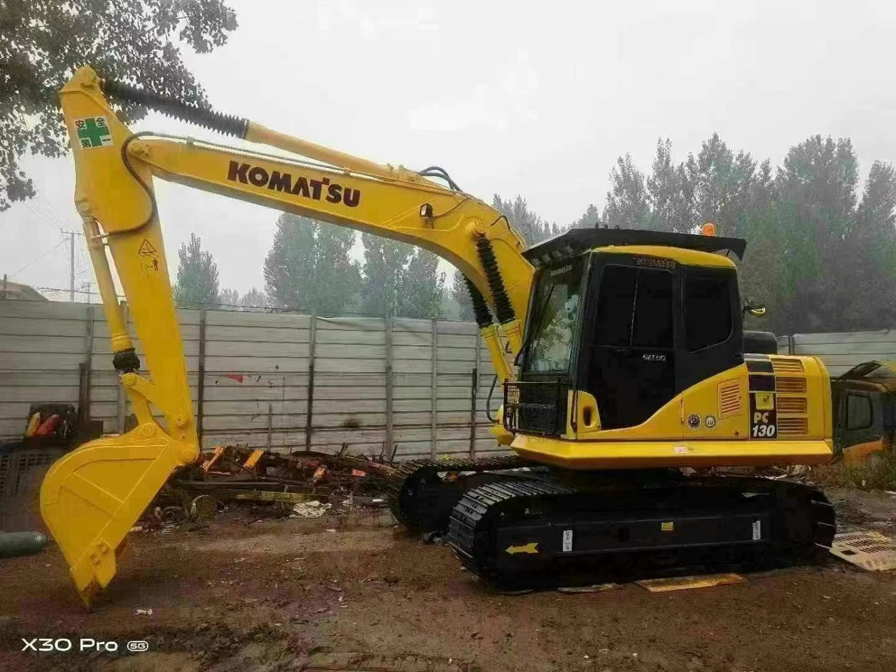 Komatsu PC 130-7 PC130 PC130-7 - حفارات زحافة: صور 1 Komatsu PC 130-7 PC130 PC130-7 - حفارات زحافة: صور 1