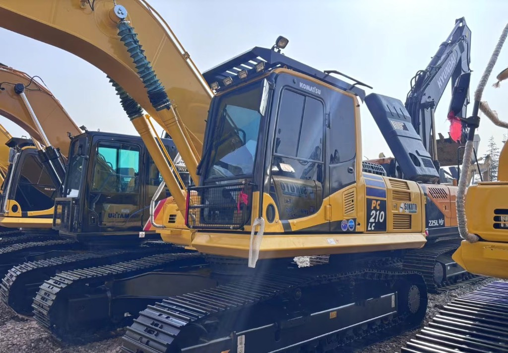 Komatsu PC 210 LC-8 - حفارات زحافة: صور 1 Komatsu PC 210 LC-8 - حفارات زحافة: صور 1