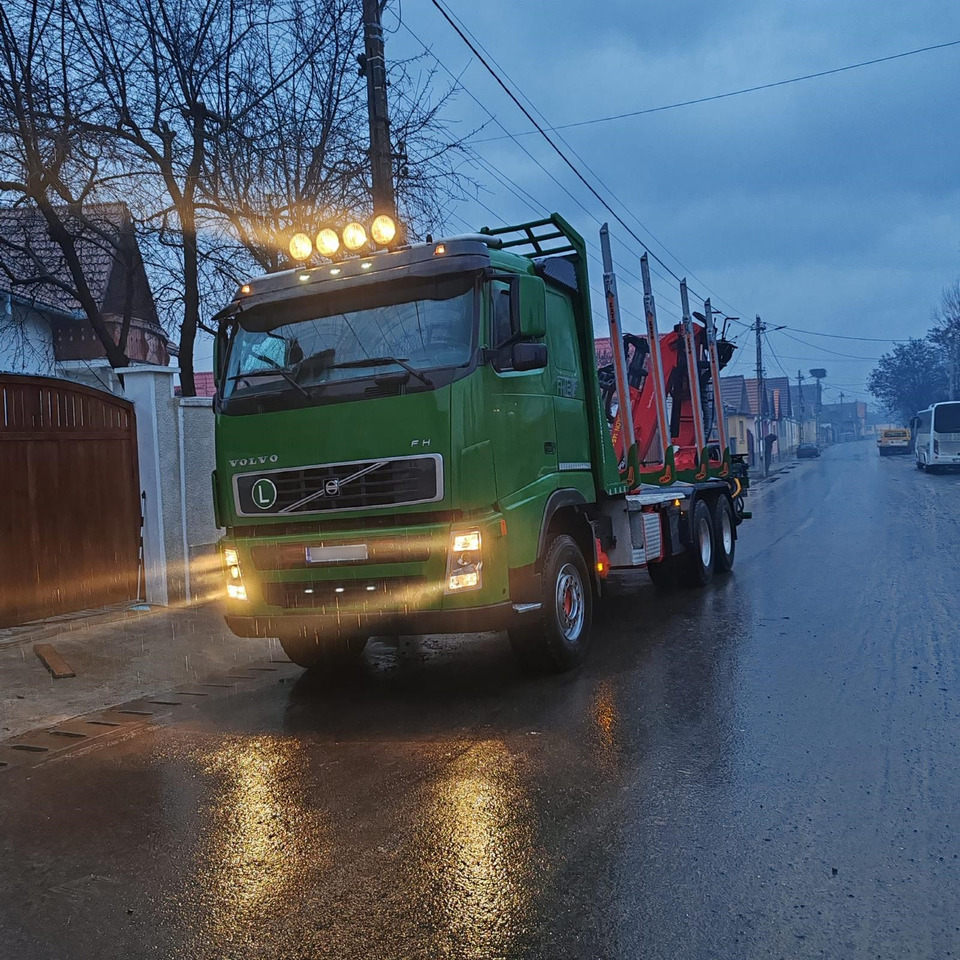 VOLVO FH12 - شاحنة قطع الأشجار, شاحنة كرين: صور 2 VOLVO FH12 - شاحنة قطع الأشجار, شاحنة كرين: صور 2