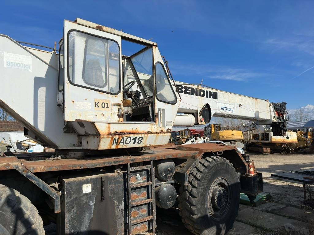 Bendini B206 Beta FOR PARTS - رافعة مجنزرة: صور 5 Bendini B206 Beta FOR PARTS - رافعة مجنزرة: صور 5