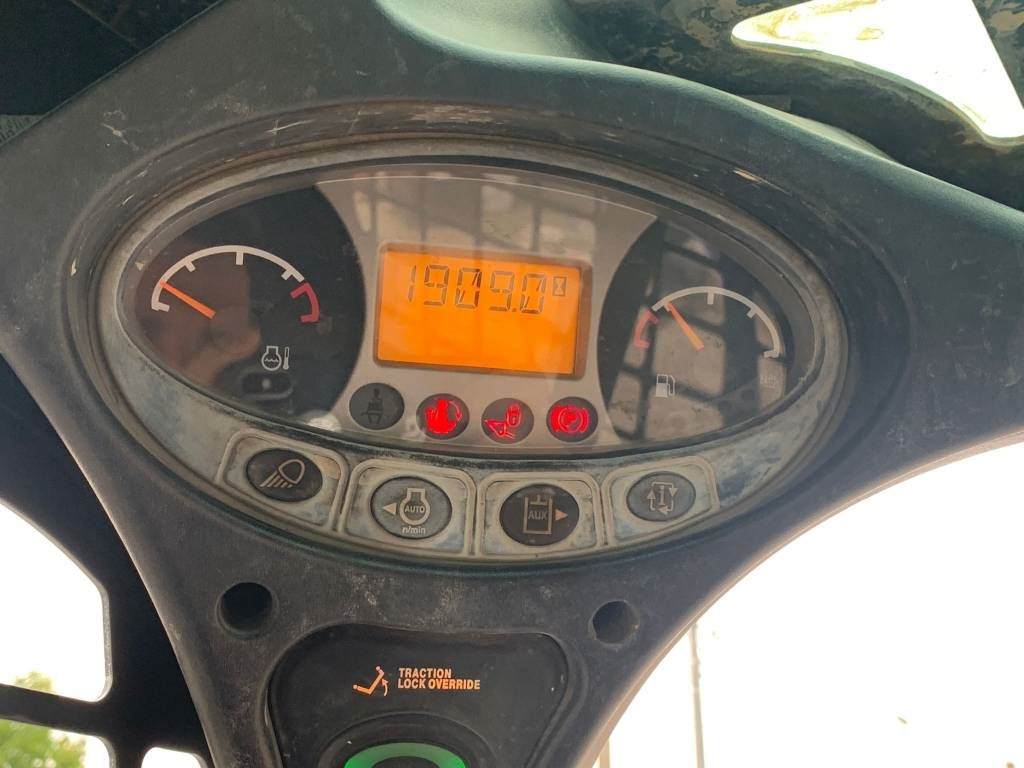 شيول صغير Bobcat T 450: صور 9