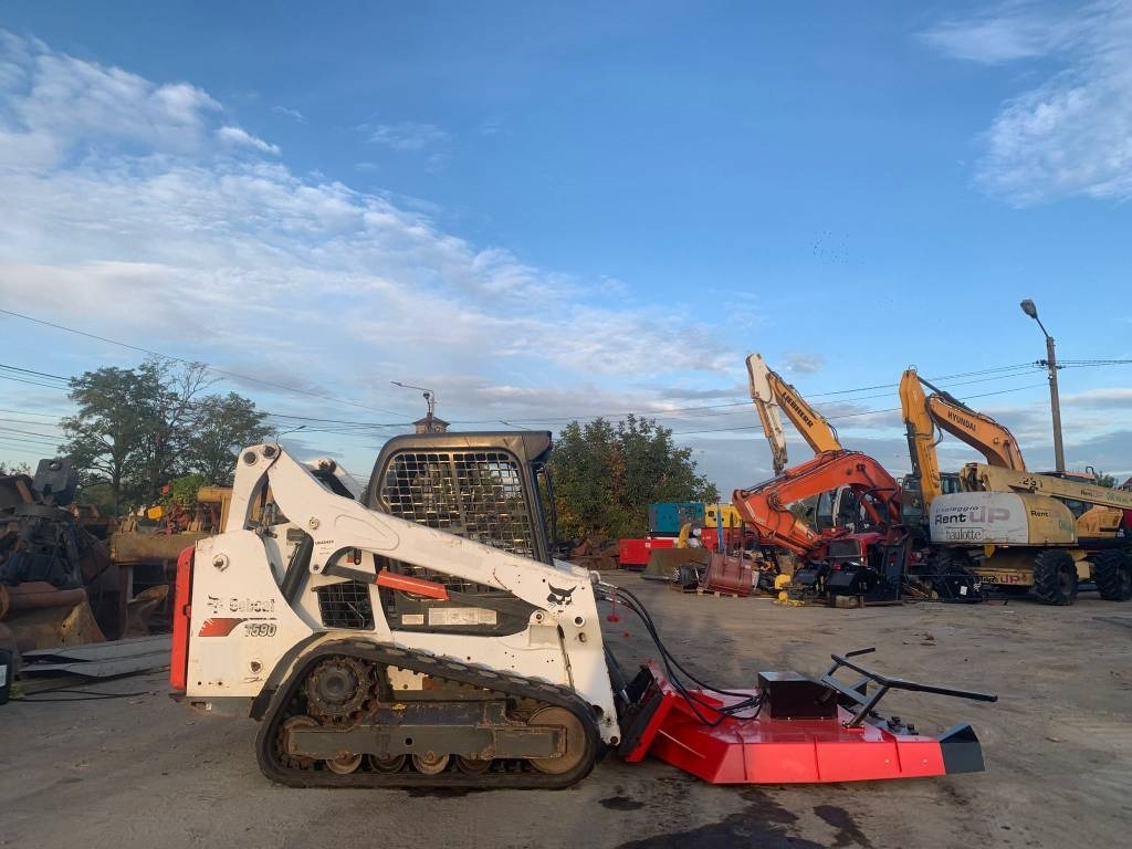 Bobcat T 590 - شيول صغير: صور 5 Bobcat T 590 - شيول صغير: صور 5