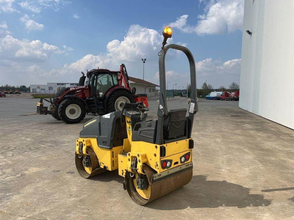Bomag BW 100 AD M-5 - مدحلة الأسفلت: صور 2 Bomag BW 100 AD M-5 - مدحلة الأسفلت: صور 2