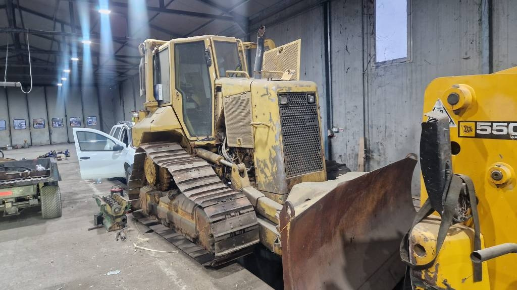 CAT D5 FOR PARTS - بلدوزر: صور 1 CAT D5 FOR PARTS - بلدوزر: صور 1