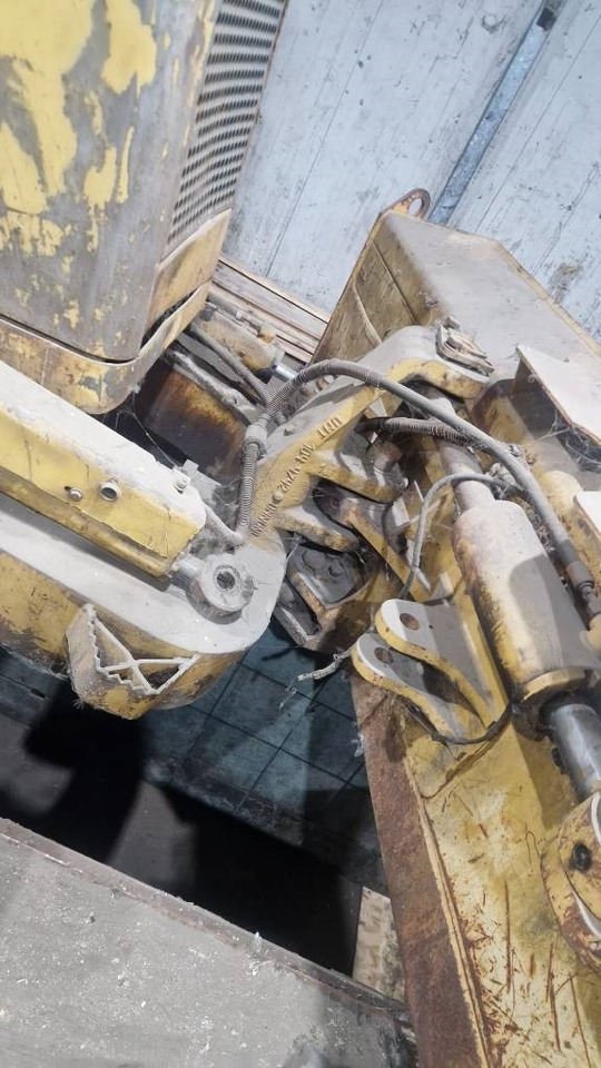 بلدوزر CAT D5 FOR PARTS: صور 11