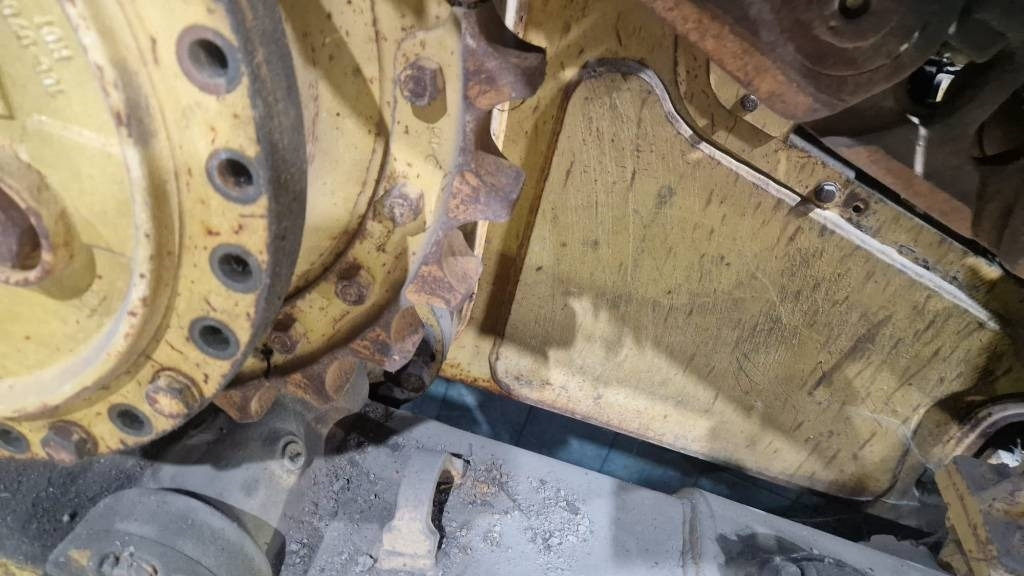 CAT D5 FOR PARTS - بلدوزر: صور 2 CAT D5 FOR PARTS - بلدوزر: صور 2