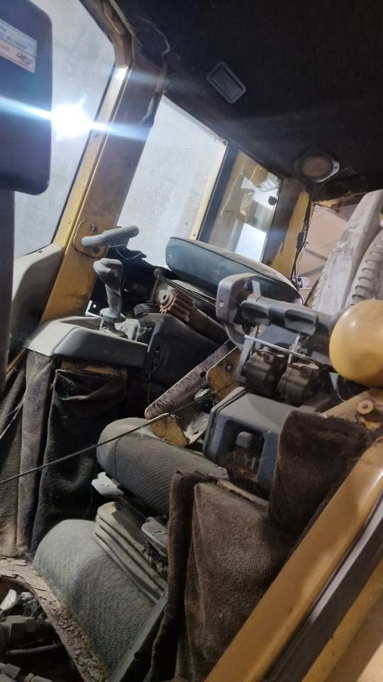 بلدوزر CAT D5 FOR PARTS: صور 6
